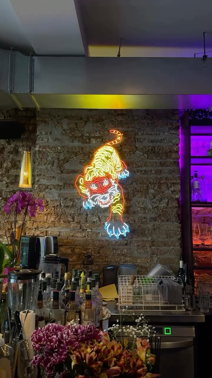 Warm, welcoming dining atmosphere inside Thai Sontaya restaurant